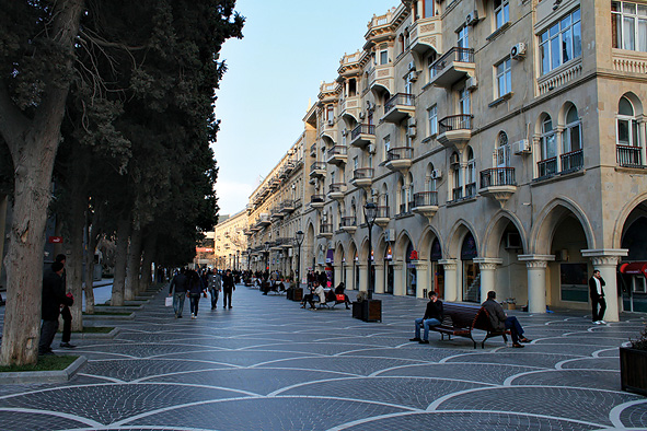 Улица Низами - бакинский Арбат